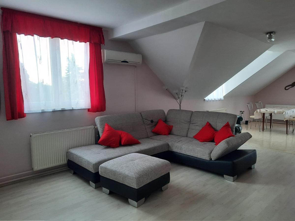 Fitt Apartman Lenti Exteriér fotografie