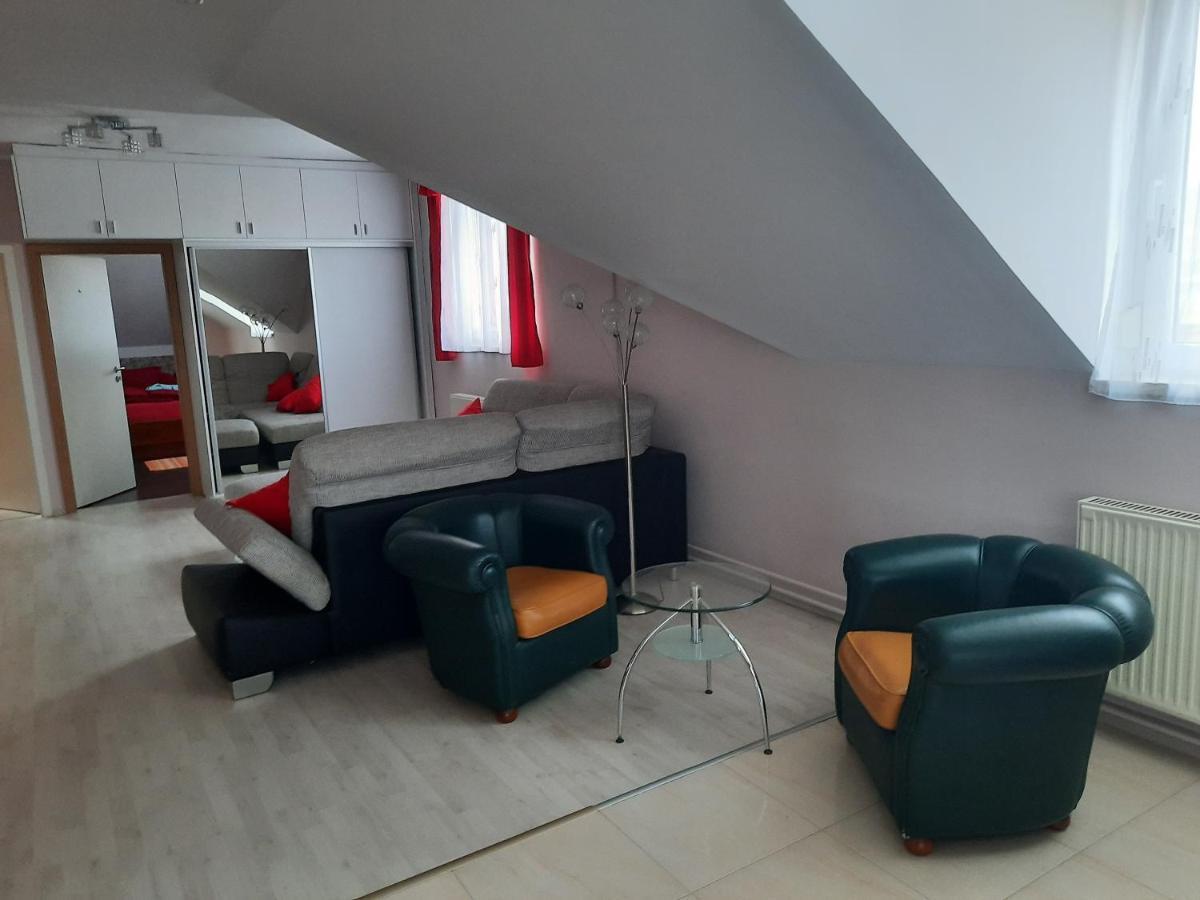 Fitt Apartman Lenti Exteriér fotografie