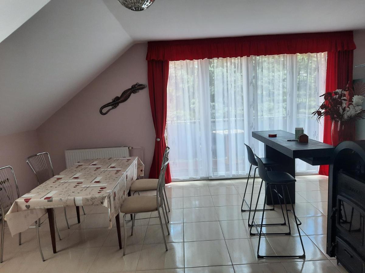 Fitt Apartman Lenti Exteriér fotografie