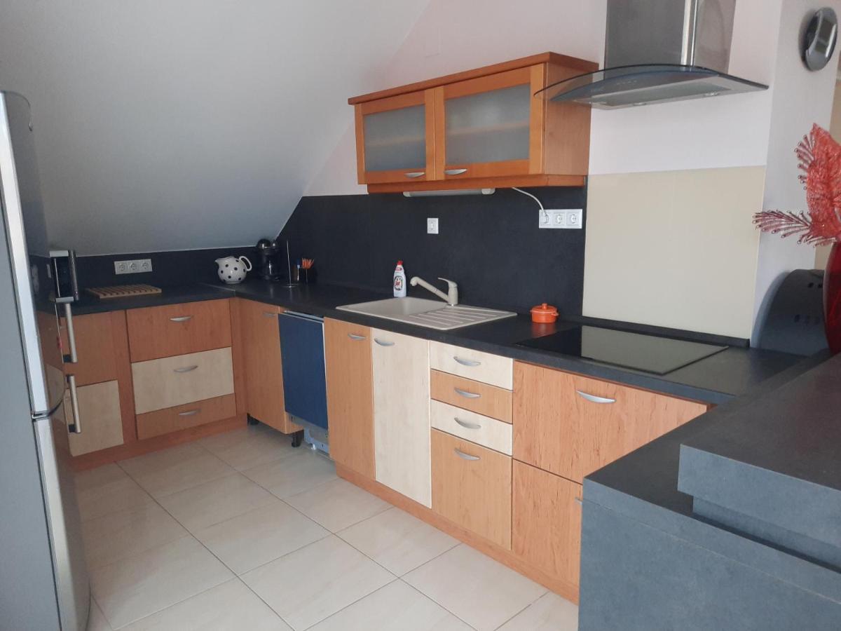 Fitt Apartman Lenti Exteriér fotografie