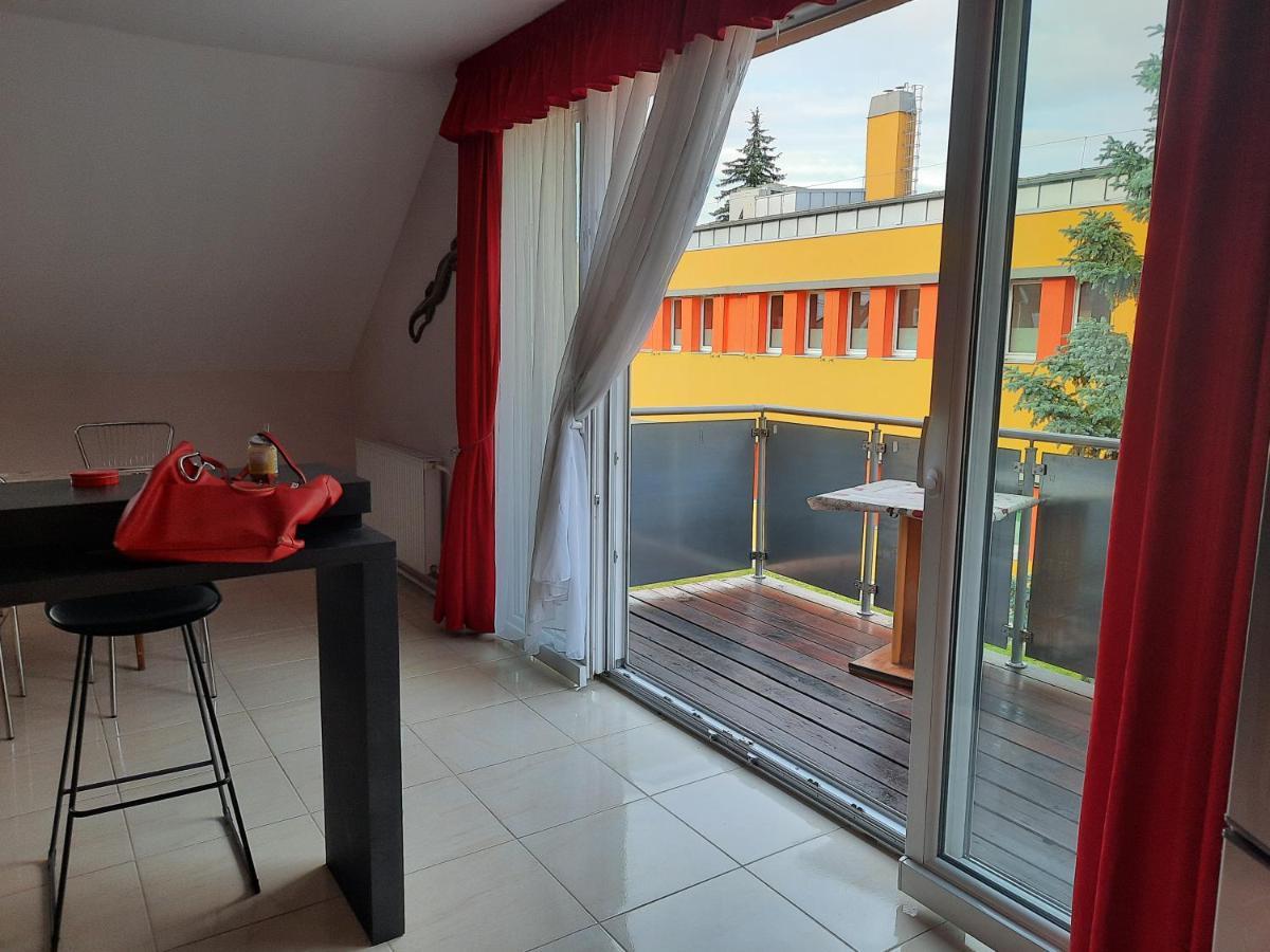 Fitt Apartman Lenti Exteriér fotografie