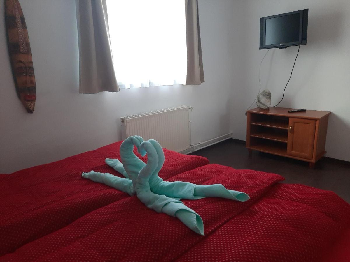 Fitt Apartman Lenti Exteriér fotografie