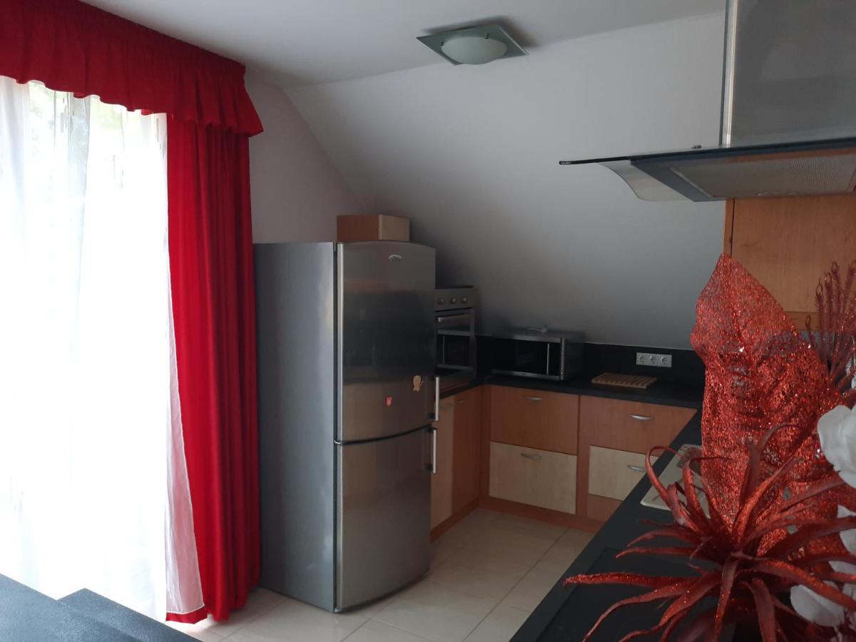 Fitt Apartman Lenti Exteriér fotografie