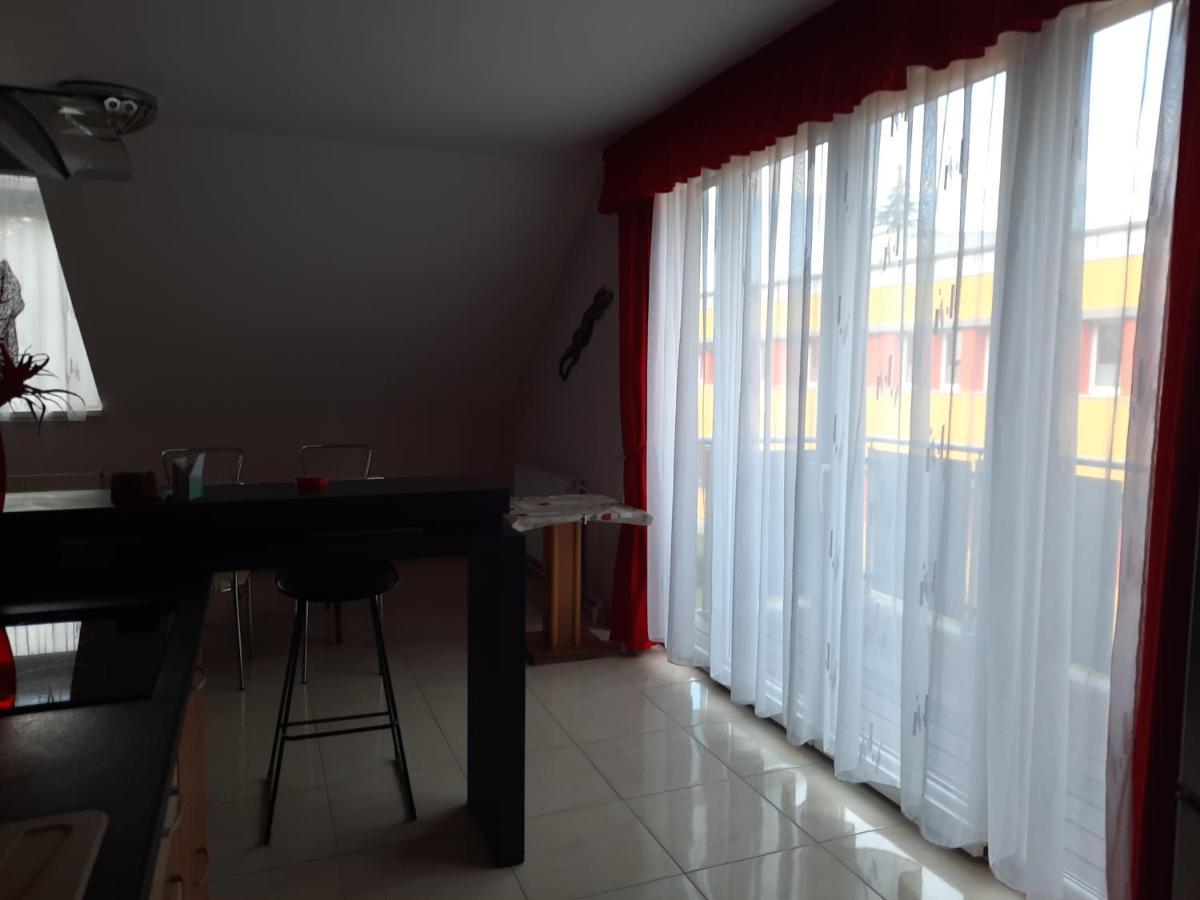 Fitt Apartman Lenti Exteriér fotografie