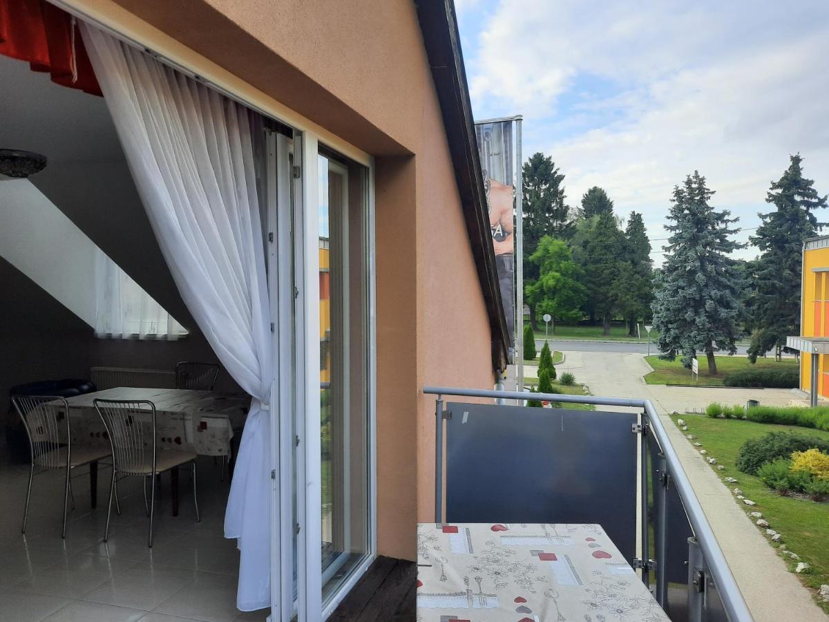 Fitt Apartman Lenti Exteriér fotografie
